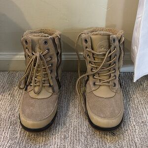 Pajar women’s snow boots, low, tan. Size 7-7.5